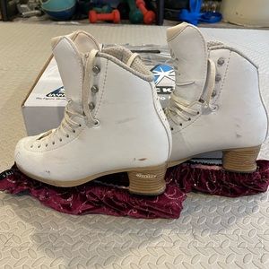 Size 3 Jackson Elle Figure Skates
